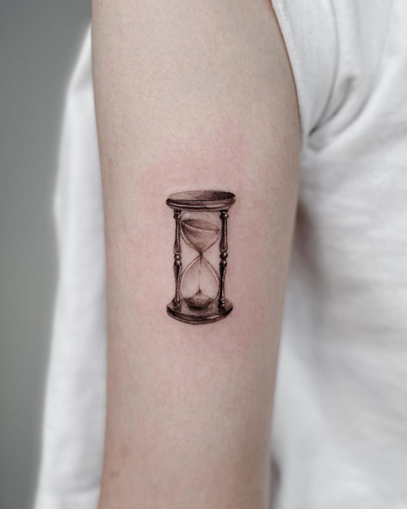 Realistic Color Hourglass Tattoo by Joowei