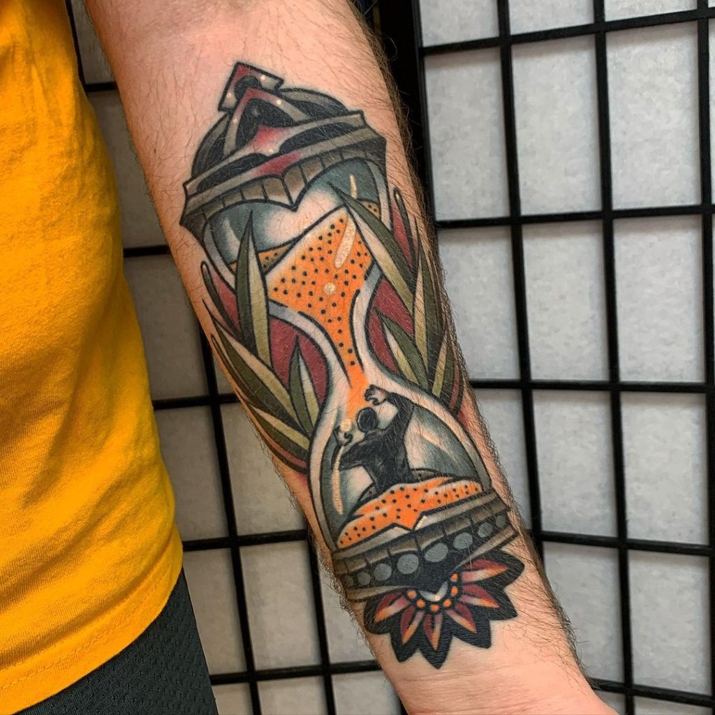 Old Schoold Traditional Hourglass Tattoo by Sean Salasny